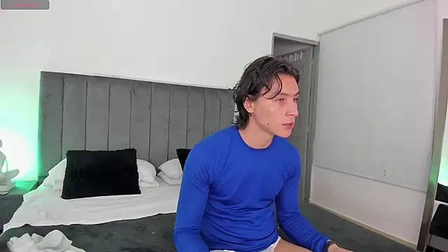 Snapshot of AlexanderHall chatting on 09.21.25 AlexanderHall online show from 09.21.25