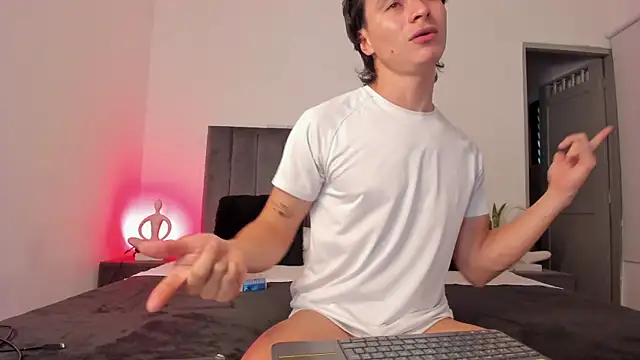 Snapshot of AlexanderHall chatting on 09.26.25 AlexanderHall online show from 09.26.25