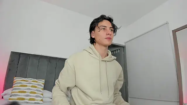 Snapshot of AlexanderHall chatting on 09.30.25 AlexanderHall online show from 09.30.25