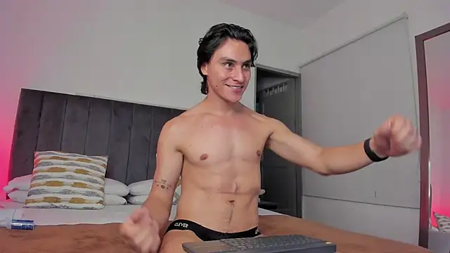 Snapshot of AlexanderHall chatting on 10.01.25 AlexanderHall online show from 10.01.25