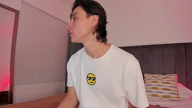 Snapshot of AlexanderHall chatting on 10.04.25 AlexanderHall online show from 10.04.25