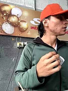 Snapshot of AlexanderHall chatting on 10.08.25 AlexanderHall online show from 10.08.25