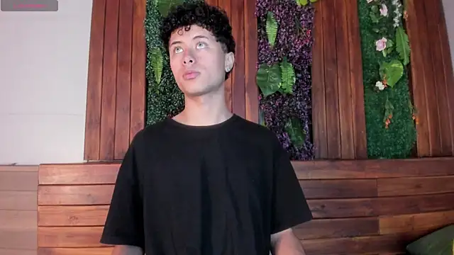 Snapshot of NoahDupont chatting on 09.17.25 NoahDupont online show from 09.17.25