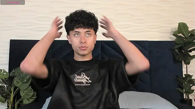 Snapshot of NoahDupont chatting on 10.05.25 NoahDupont online show from 10.05.25