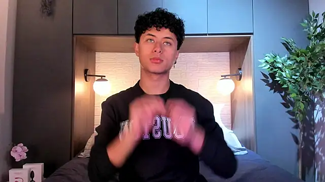 Snapshot of NoahDupont chatting on 10.22.25 NoahDupont online show from 10.22.25