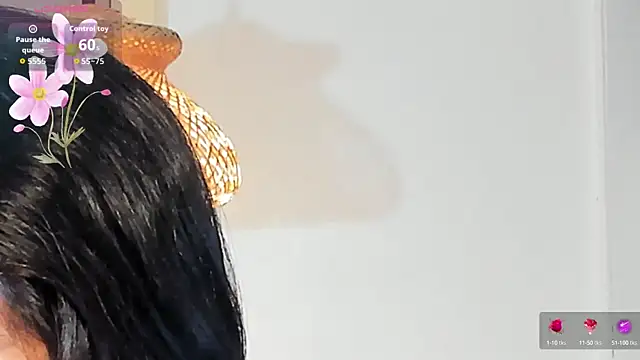 Snapshot of VioletHilton chatting on 09.22.25 VioletHilton online show from 09.22.25