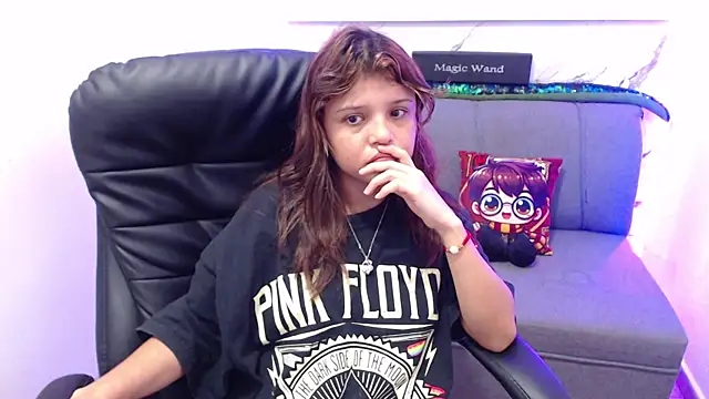 Snapshot of minnie_cake chatting on 09.11.25 minnie cake online show from 09.11.25
