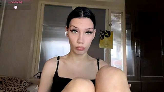 Snapshot of AlfredaBillegas chatting on 10.30.25 AlfredaBillegas online show from 10.30.25