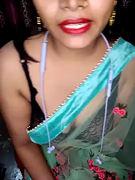 Snapshot of reena502 chatting on 10.02.25 reena502 online show from 10.02.25