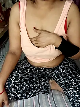 Snapshot of reena502 chatting on 10.05.25 reena502 online show from 10.05.25