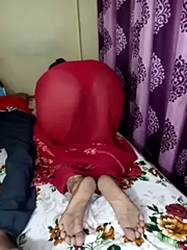 Snapshot of reena502 chatting on 10.06.25 reena502 online show from 10.06.25