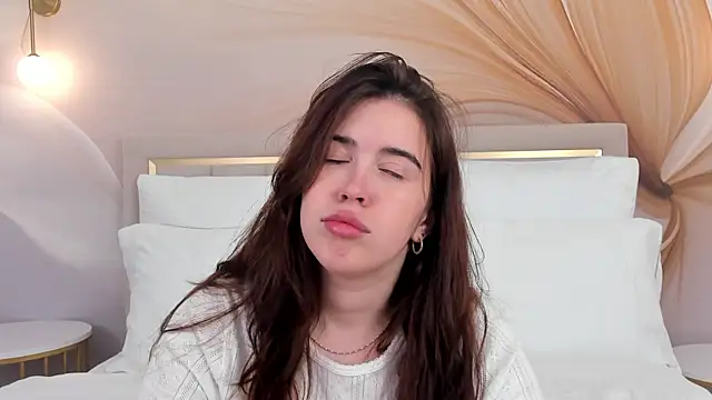 Snapshot of KimberlyBond chatting on 09.17.25 KimberlyBond online show from 09.17.25