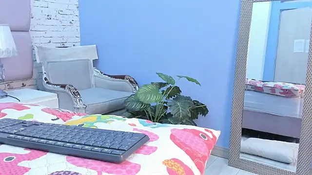 XimenaRougge online show from 09.13.25