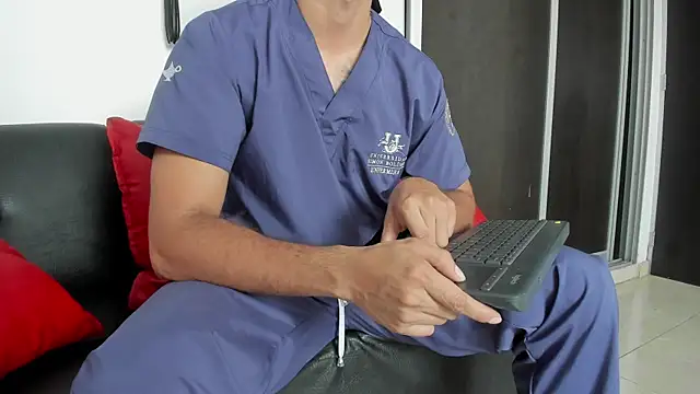 Snapshot of AndretiiAndCamila chatting on 09.12.25 AndretiiAndCamila online show from 09.12.25