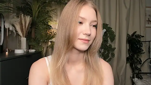 Snapshot of ChinBonnell chatting on 10.06.25 ChinBonnell online show from 10.06.25