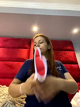 Snapshot of VictoriaFerro chatting on 10.15.25 VictoriaFerro online show from 10.15.25