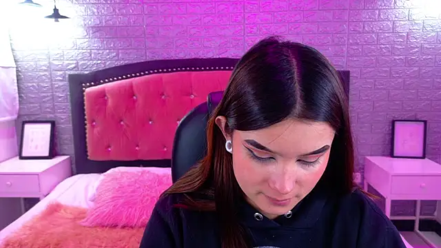 Snapshot of Natalie_loffreda chatting on 10.06.25 Natalie loffreda online show from 10.06.25