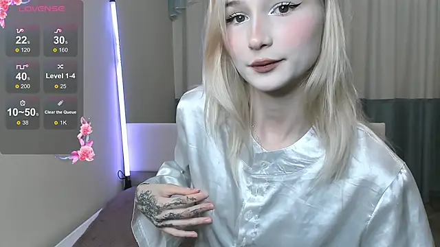 Snapshot of l1sa_spears chatting on 10.03.25 l1sa spears online show from 10.03.25