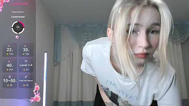 Snapshot of l1sa_spears chatting on 10.04.25 l1sa spears online show from 10.04.25