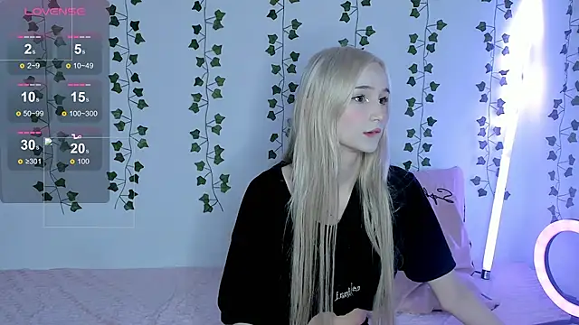 Snapshot of l1sa_spears chatting on 10.19.25 l1sa spears online show from 10.19.25