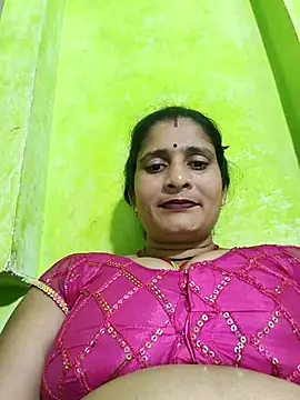 Snapshot of Hot-piuy chatting on 10.31.25 Hot-piuy online show from 10.31.25