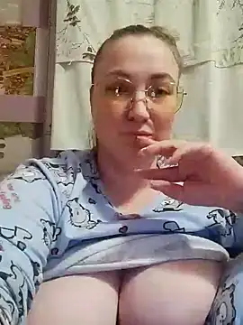 Snapshot of Kiss_Eva chatting on 01.31.25 Kiss Eva online show from 01.31.25