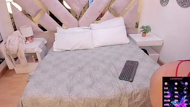 Marianee Rousse online show from 09.14.25