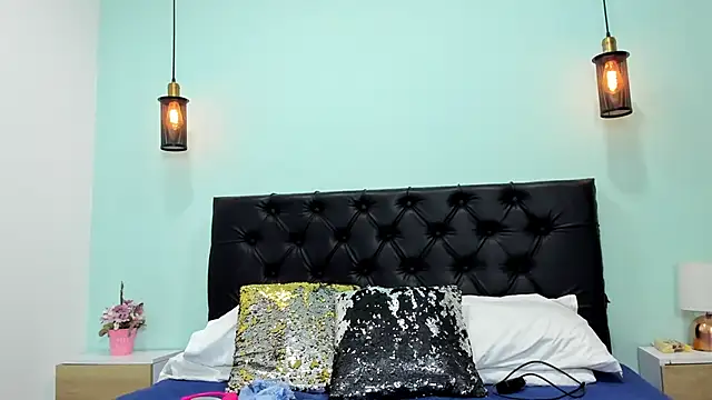 Marianee Rousse online show from 11.24.25