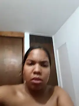 Snapshot of CloeeHills_ chatting on 10.18.25 CloeeHills online show from 10.18.25