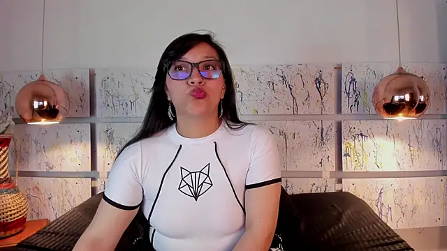 Skye bluee  online show from 09.12.25