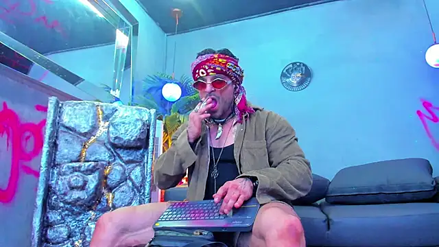 Snapshot of dennis_cox1 chatting on 09.19.25 dennis cox1 online show from 09.19.25