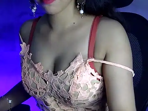 Snapshot of kaira_sharma11 chatting on 09.21.25 kaira sharma11 online show from 09.21.25