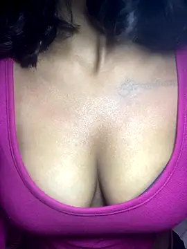 Snapshot of Joy_Love_Roxie chatting on 10.04.25 Joy Love Roxie online show from 10.04.25