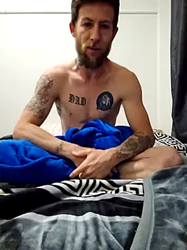 Snapshot of Couplesplay1 chatting on 09.11.25 Couplesplay1 online show from 09.11.25