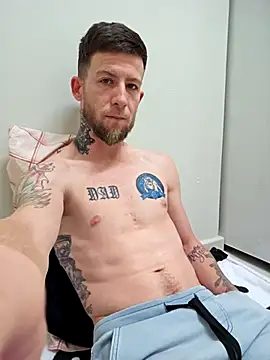 Snapshot of Couplesplay1 chatting on 09.24.25 Couplesplay1 online show from 09.24.25