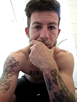 Snapshot of Couplesplay1 chatting on 10.18.25 Couplesplay1 online show from 10.18.25