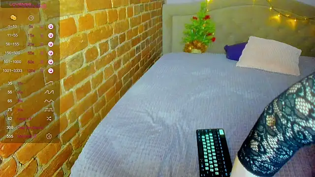 Snapshot of Cutiee_Alicee chatting on 12.21.24 Cutiee Alicee online show from 12.21.24