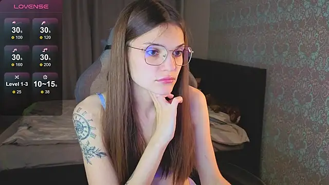 Snapshot of magic_shy_ chatting on 09.14.25 magic shy online show from 09.14.25