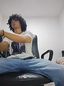 Snapshot of SoloRizo chatting on 11.18.25 SoloRizo online show from 11.18.25