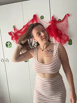 TenderLaGlamor online show from 10.26.25