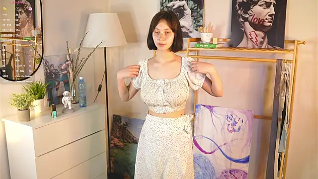 Snapshot of SuzanneHowse chatting on 09.09.25 SuzanneHowse online show from 09.09.25