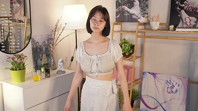 Snapshot of SuzanneHowse chatting on 09.19.25 SuzanneHowse online show from 09.19.25