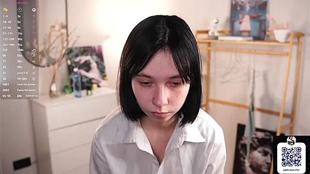 Snapshot of SuzanneHowse chatting on 10.12.25 SuzanneHowse online show from 10.12.25