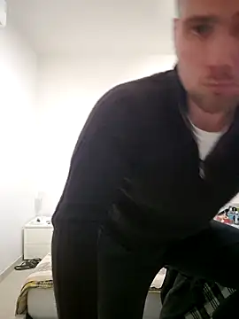 Snapshot of mrlyuis chatting on 11.18.25 mrlyuis online show from 11.18.25