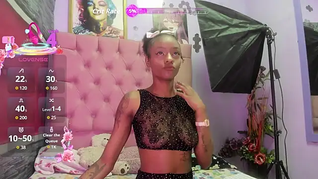 Snapshot of Shantall_ks chatting on 09.18.25 Shantall ks online show from 09.18.25