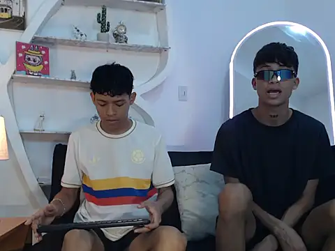 BEAUTY BOYS1 online show from 09.11.25