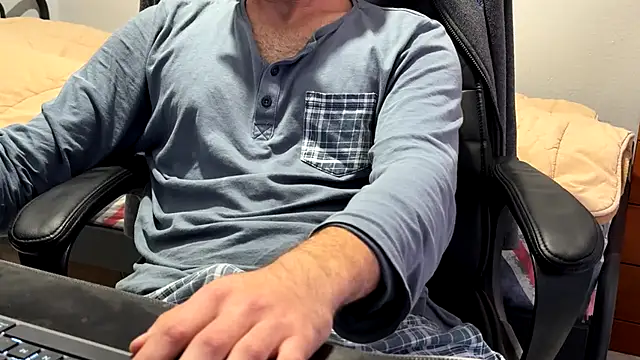 Snapshot of Uncutboy24 chatting on 10.28.25 Uncutboy24 online show from 10.28.25