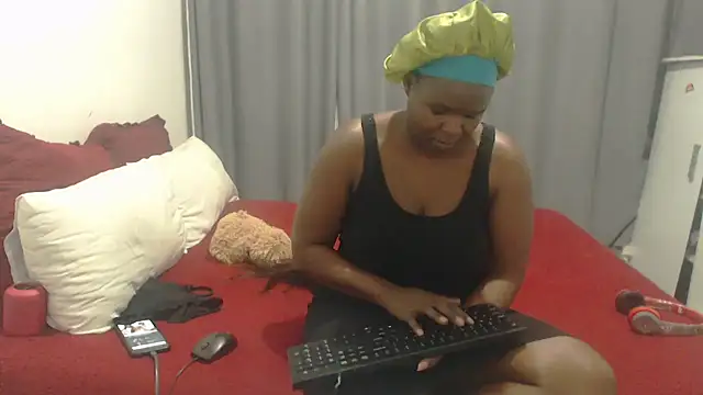 Snapshot of Samantha2012 chatting on 09.30.25 Samantha2012 online show from 09.30.25