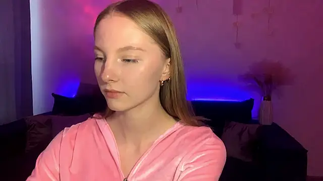 Snapshot of BrightAnnie chatting on 09.17.25 BrightAnnie online show from 09.17.25