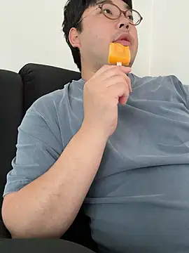 Snapshot of gayfucuxuc chatting on 09.23.25 gayfucuxuc online show from 09.23.25